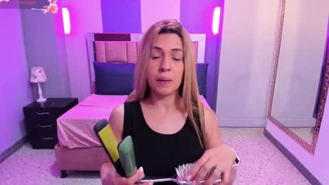 Snapshot of evaloviaa_ chatting on 01/29/25, 01:28 Eva online show from 01/29/25, 01:28