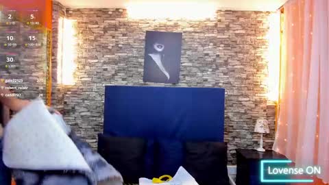 Snapshot of evaloviaa_ chatting on 02/09/25, 07:52 Eva online show from 02/09/25, 07:52