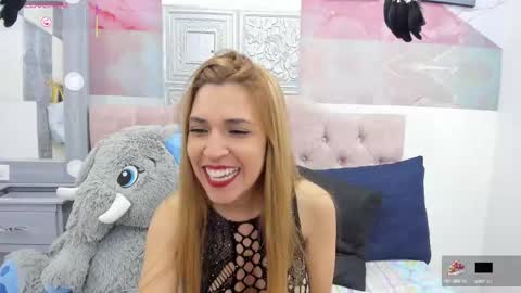 Snapshot of evaloviaa_ chatting on 03/05/25, 04:35 Eva online show from 03/05/25, 04:35