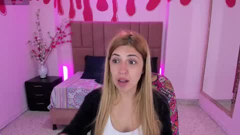 Snapshot of evaloviaa_ chatting on 03/11/25, 01:23 Eva online show from 03/11/25, 01:23