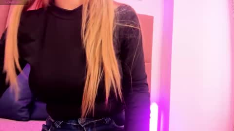 Snapshot of evaloviaa_ chatting on 10/18/25, 02:40 Eva online show from 10/18/25, 02:40