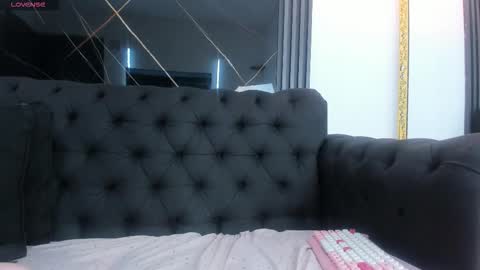 Snapshot of evaloviaa_ chatting on 10/29/25, 02:19 Eva online show from 10/29/25, 02:19