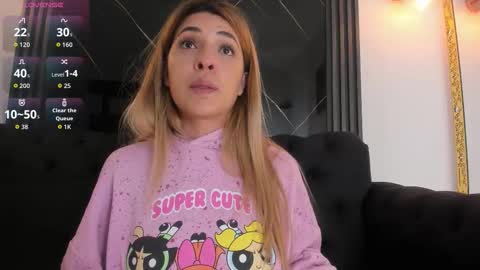 Snapshot of evaloviaa_ chatting on 10/30/25, 01:45 Eva online show from 10/30/25, 01:45