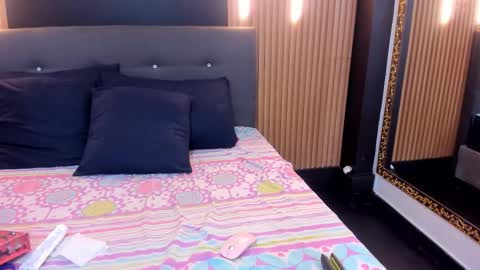 Snapshot of evaloviaa_ chatting on 12/05/25, 01:42 Eva online show from 12/05/25, 01:42