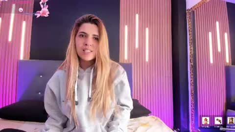 Snapshot of evaloviaa_ chatting on 06/24/26, 01:54 Eva online show from 06/24/26, 01:54