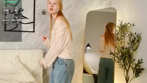 Snapshot of evamiler_ chatting on 11/11/25, 07:41 Liandra online show from 11/11/25, 07:41