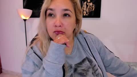 Snapshot of evamilff_ chatting on 01/06/25, 12:57 Eva online show from 01/06/25, 12:57