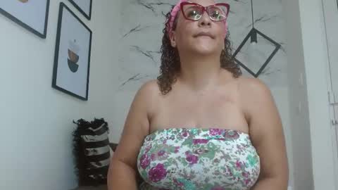 Snapshot of evamills1 chatting on 10/25/25, 04:13 Eva Mills online show from 10/25/25, 04:13