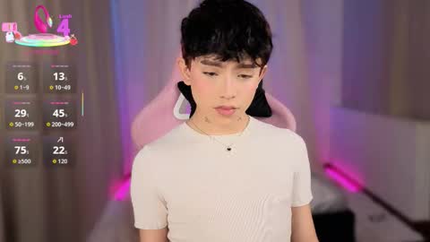 Snapshot of evan__hunter chatting on 09/22/25, 03:19 Evan online show from 09/22/25, 03:19