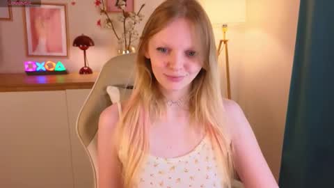 Snapshot of evangel1ne chatting on 11/26/25, 02:51 evangel1ne online show from 11/26/25, 02:51