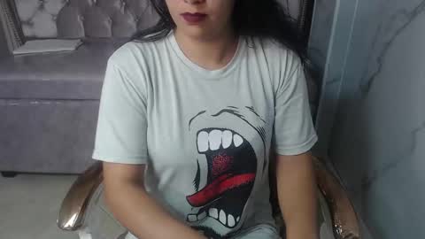 Snapshot of evangeline_b_ chatting on 11/28/25, 01:03 Evamgeline online show from 11/28/25, 01:03