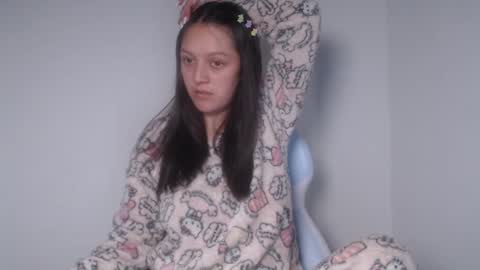 Snapshot of evangeline_petite chatting on 09/11/25, 02:33 eva online show from 09/11/25, 02:33