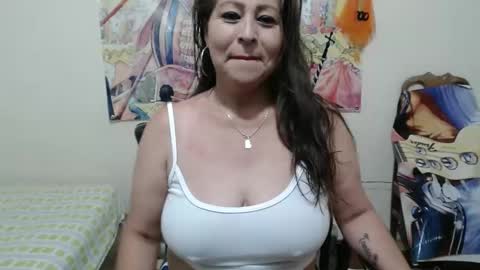 Snapshot of evangelinhotxxx33 chatting on 01/11/25, 09:15 Eva online show from 01/11/25, 09:15