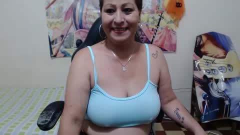 Snapshot of evangelinhotxxx33 chatting on 01/25/25, 12:06 Eva online show from 01/25/25, 12:06