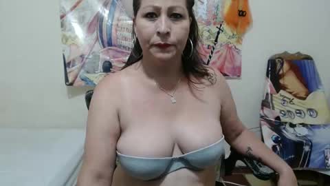 Snapshot of evangelinhotxxx33 chatting on 02/07/25, 09:15 Eva online show from 02/07/25, 09:15