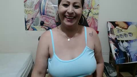 Snapshot of evangelinhotxxx33 chatting on 02/18/25, 12:15 Eva online show from 02/18/25, 12:15