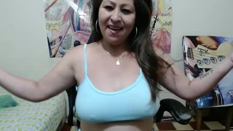 Snapshot of evangelinhotxxx33 chatting on 03/01/25, 11:58 Eva online show from 03/01/25, 11:58