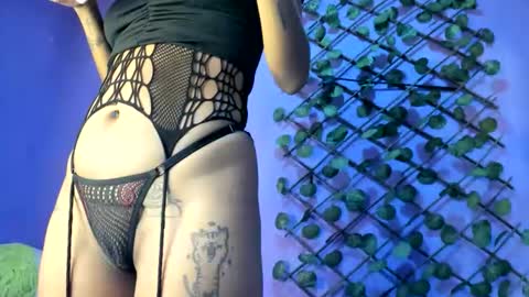 evangely15_ online show from 10/18/25, 11:33