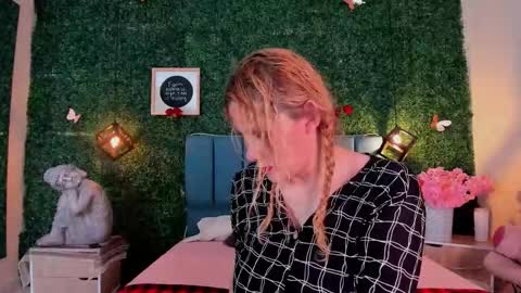  Evangelyne  online show from 03/12/26, 07:20