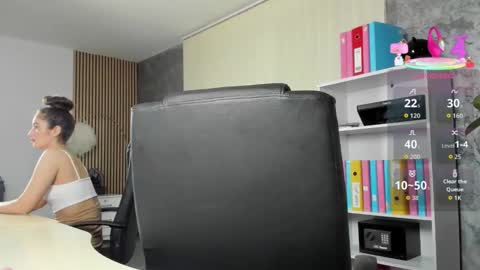 Snapshot of evanoellex chatting on 11/07/25, 07:25 Your Fantasy online show from 11/07/25, 07:25