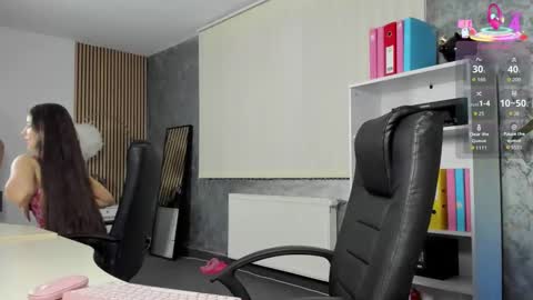 Snapshot of evanoellex chatting on 11/21/25, 08:07 Your Fantasy online show from 11/21/25, 08:07