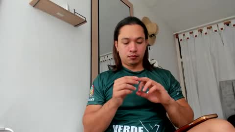 Snapshot of evans_king chatting on 10/05/25, 01:42 Evan online show from 10/05/25, 01:42