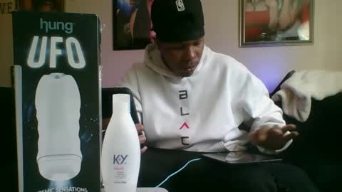 evanschris2048 online show from 02/28/25, 05:37