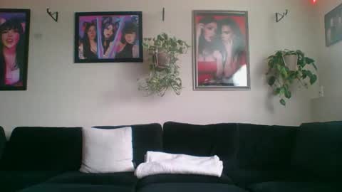 evanschris2048 online show from 12/04/25, 07:33