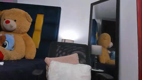   online show from 11/26/25, 01:23