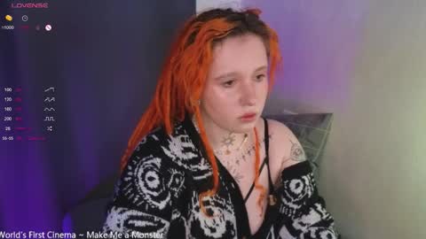 Snapshot of evaredmooon chatting on 09/25/25, 10:52 Moon online show from 09/25/25, 10:52