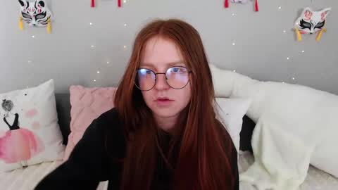 Snapshot of evarey_ chatting on 05/05/26, 04:31 Adelina online show from 05/05/26, 04:31