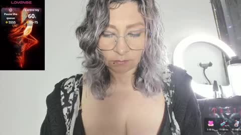 Snapshot of evasaenz21 chatting on 03/11/25, 12:11 evasaenz online show from 03/11/25, 12:11