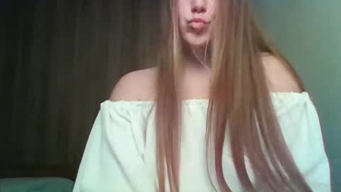 evasapples2026 online show from 03/20/26, 02:44