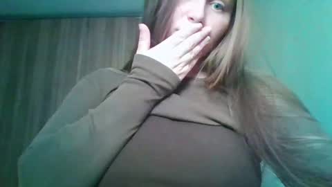 Snapshot of evasapples2026 chatting on 05/01/26, 08:57 evasapples2026 online show from 05/01/26, 08:57