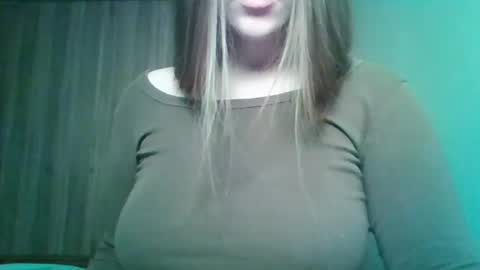Snapshot of evasapples2026 chatting on 05/04/26, 08:27 evasapples2026 online show from 05/04/26, 08:27