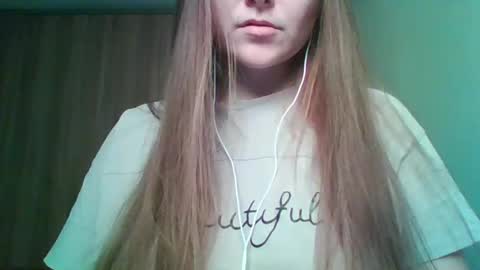 Snapshot of evasapples2026 chatting on 05/11/26, 04:04 evasapples2026 online show from 05/11/26, 04:04