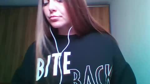 Snapshot of evasapples2026 chatting on 05/16/26, 07:34 evasapples2026 online show from 05/16/26, 07:34