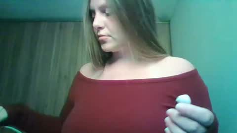 Snapshot of evasapples2026 chatting on 05/27/26, 05:10 evasapples2026 online show from 05/27/26, 05:10