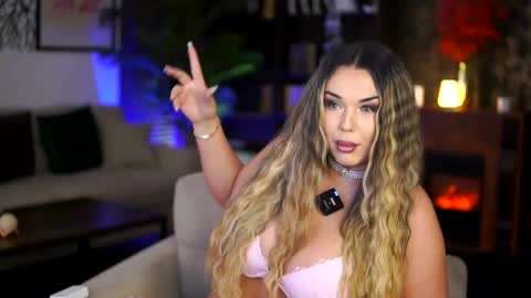 Eva online show from 11/22/25, 12:37