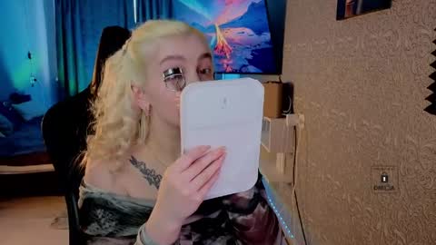 Snapshot of evavibe chatting on 05/15/26, 11:17 evavibe online show from 05/15/26, 11:17