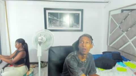 Eva And Emmanuel online show from 12/16/25, 01:27