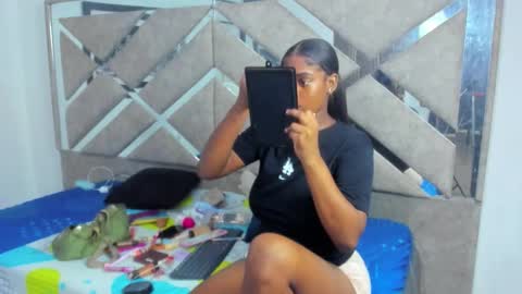 Eva And Emmanuel online show from 12/18/25, 01:28