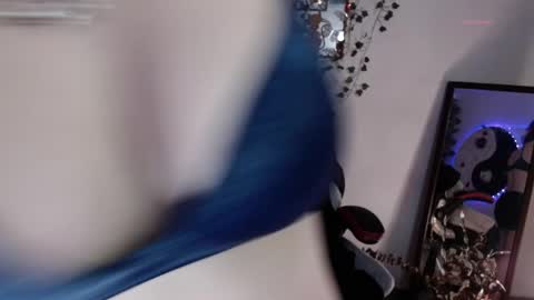 Eve Blue  friends. IG eve blue77 TW EveBlue 1 OF eveblue7 online show from 05/24/26, 02:27