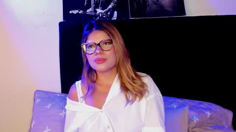 Snapshot of eve_collen chatting on 11/15/25, 01:40 Eve collen online show from 11/15/25, 01:40