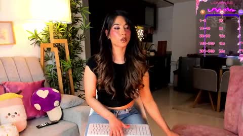 Snapshot of eveekendal_ chatting on 09/28/25, 10:37  Eve  online show from 09/28/25, 10:37