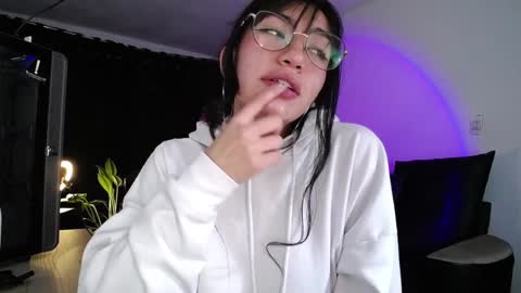 Kissed by an angel  IG evee  lyn20 online show from 12/18/24, 05:59