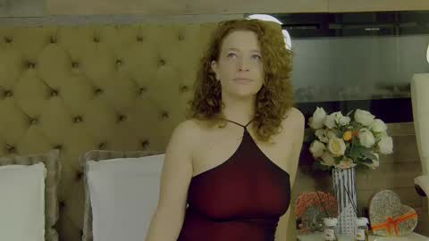 Snapshot of evehamilton chatting on 10/23/25, 08:29 EveHamilton online show from 10/23/25, 08:29