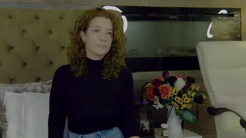 Snapshot of evehamilton chatting on 11/01/25, 06:43 EveHamilton online show from 11/01/25, 06:43