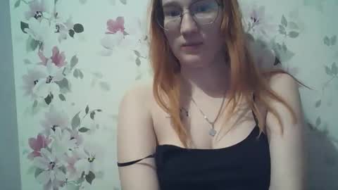 Snapshot of eveliina_shy chatting on 03/05/26, 04:03 Evelina online show from 03/05/26, 04:03