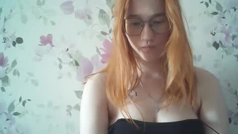 Snapshot of eveliina_shy chatting on 04/15/26, 01:40 Evelina online show from 04/15/26, 01:40